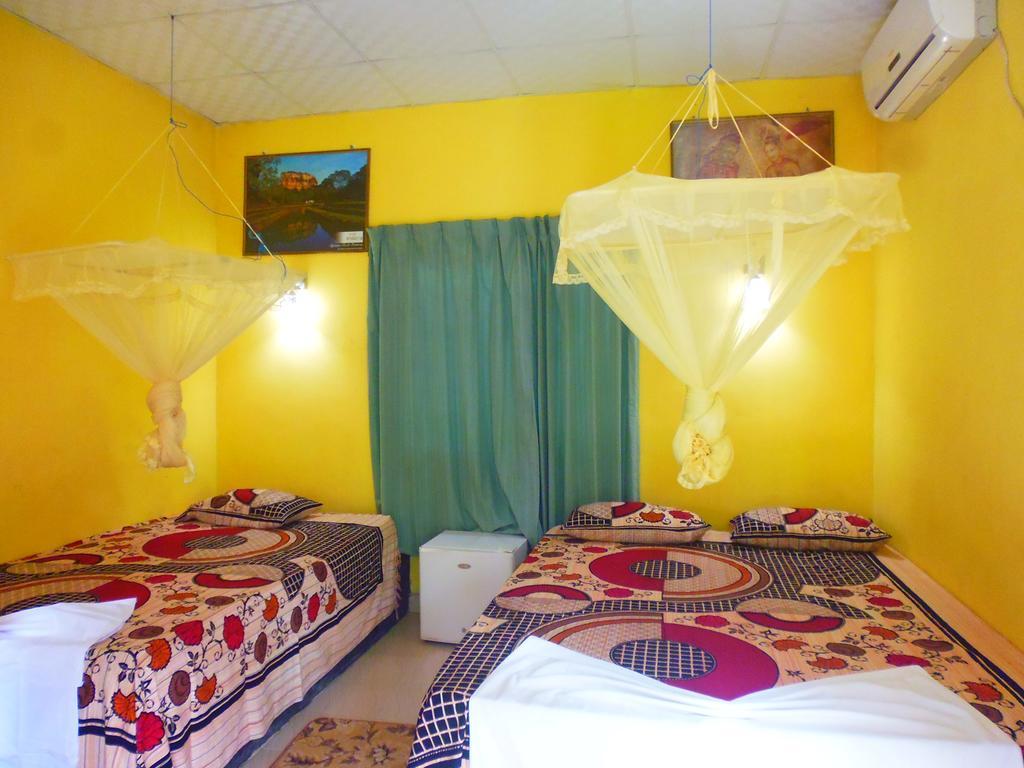 The Nilmini Lodge Szigirija Kültér fotó