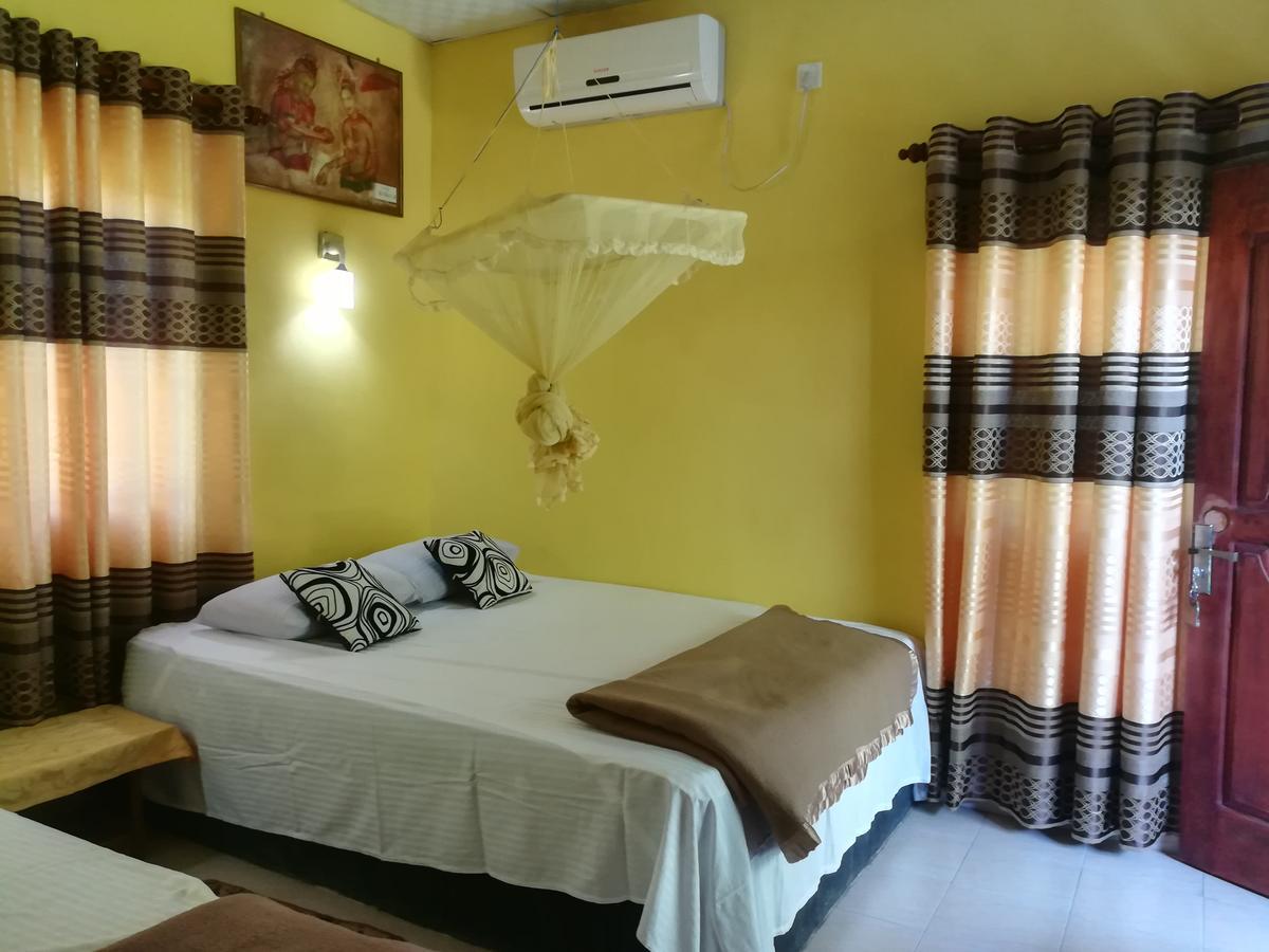 The Nilmini Lodge Szigirija Kültér fotó